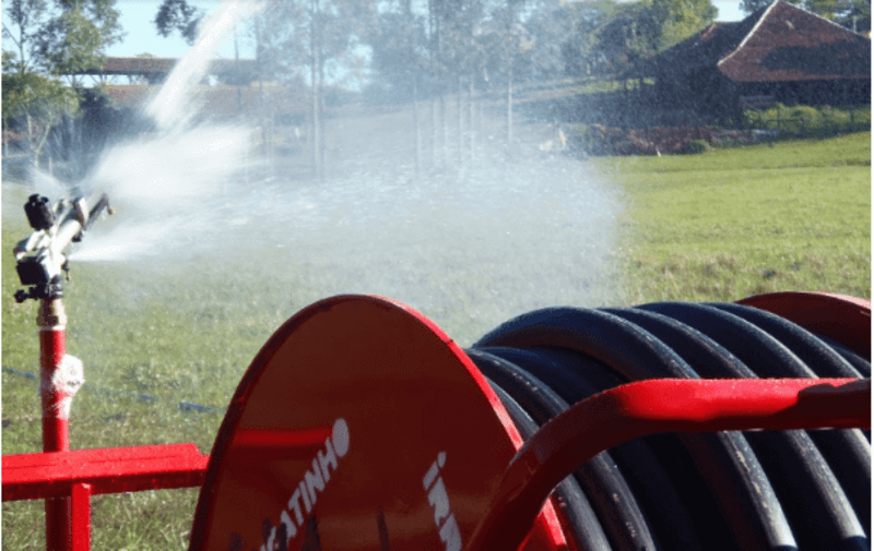 É possível fazer uma irrigação de pasto barata?