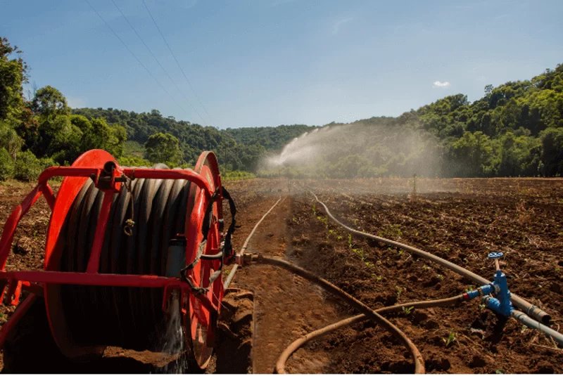 Quantos hectares um carretel Irrigat consegue irrigar?
